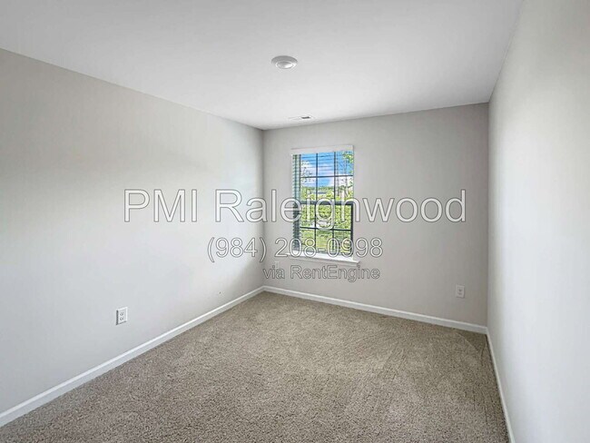 Building Photo - 2301 Gracie Ln