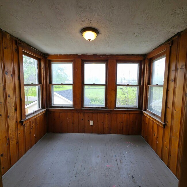 Building Photo - 1394 Larchmont Rd