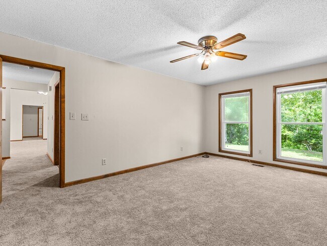Building Photo - Home in Cul-De-Sac