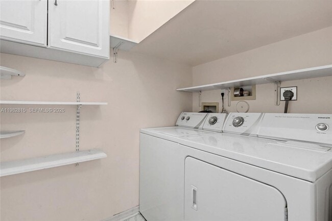 Building Photo - 1560 Seagrape Way