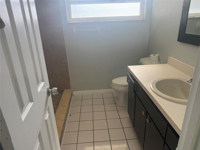 Building Photo - 444 Ball Ct