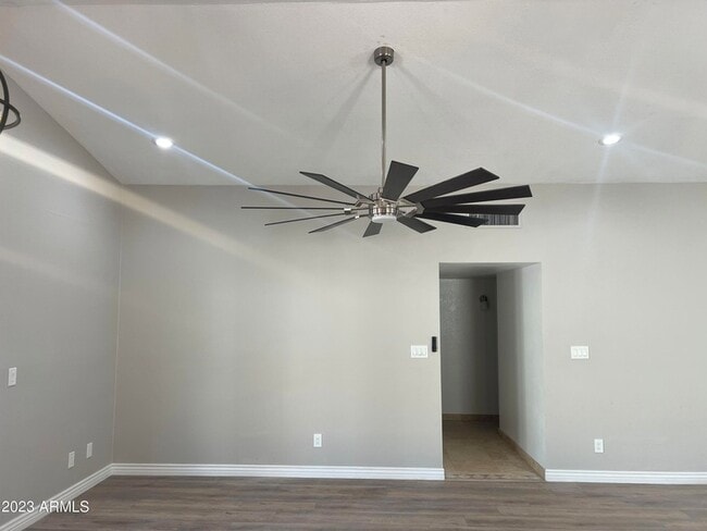 Building Photo - 1733 N La Rosa Dr