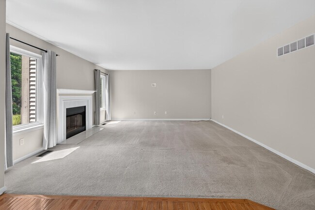Building Photo - 392 Sedgewood Ln