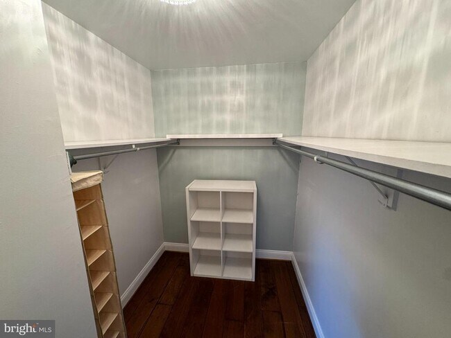 Building Photo - 1002 Worthington Dr