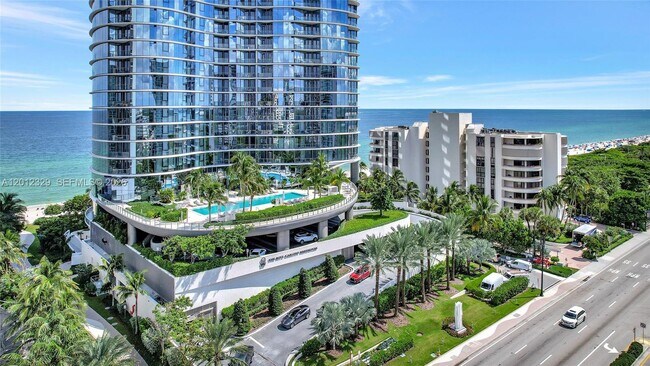 Building Photo - 15701 Collins Ave