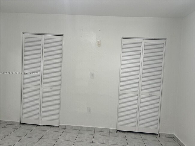 Building Photo - 4655 Palm Ave