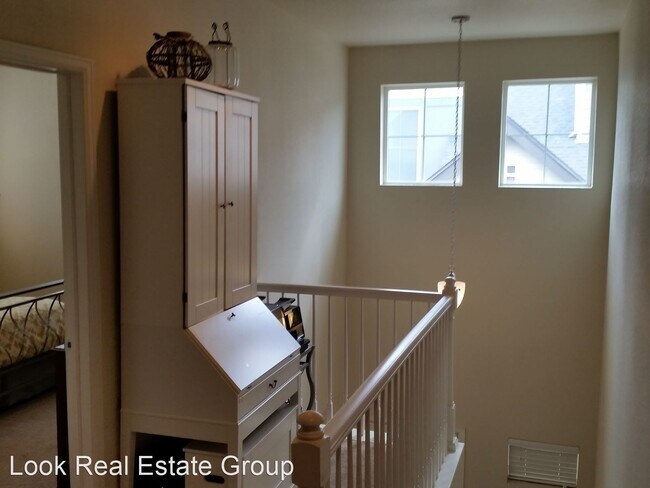 Building Photo - 3 br, 2.5 bath House - 2234 Tamarac St