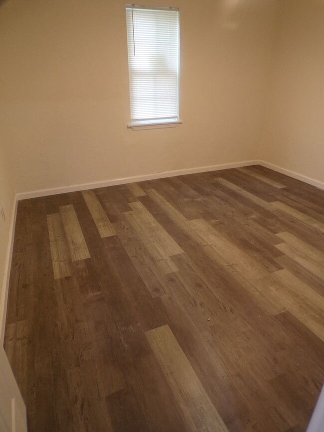 Building Photo - Great redo across the street form Pat Henry Elementary School