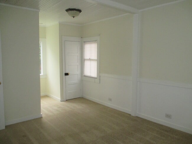 Building Photo - 611 Johnson St