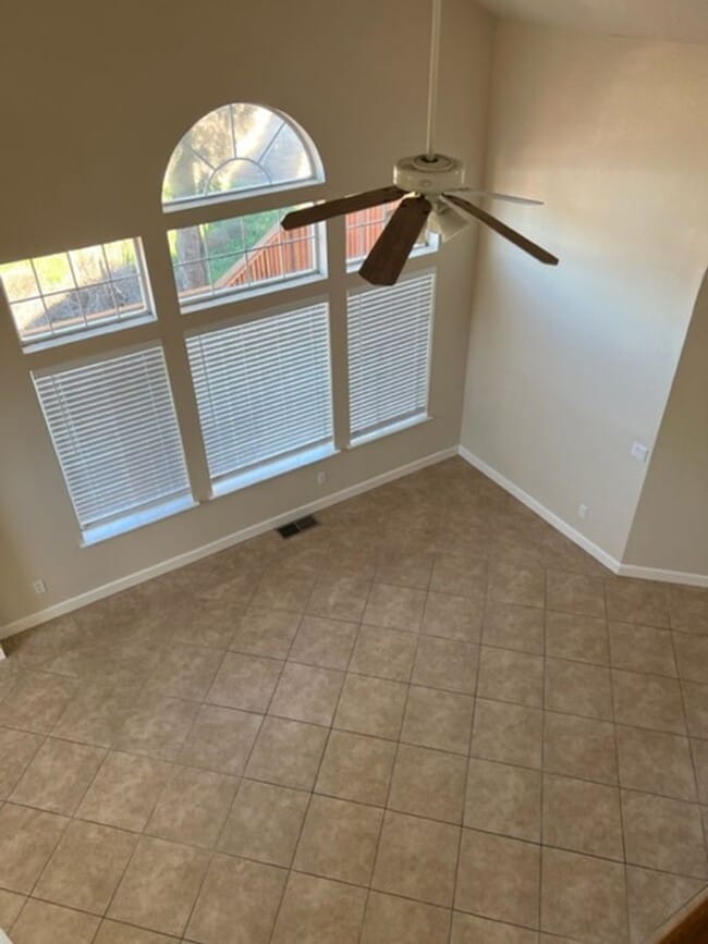 Building Photo - Spacious 4-Bedroom Home in a Quiet Tracy C...