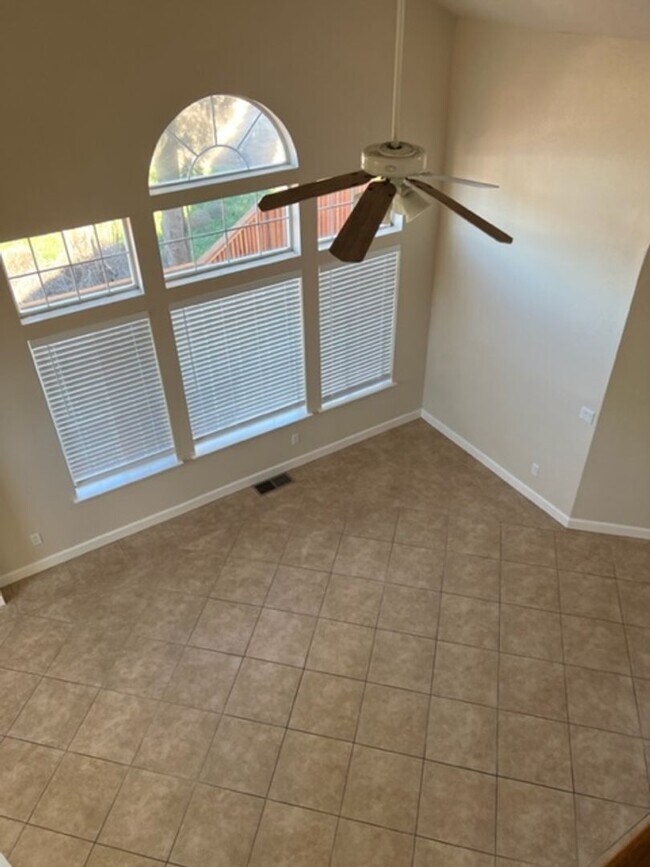 Building Photo - Spacious 4-Bedroom Home in a Quiet Tracy Cul-De-Sac!