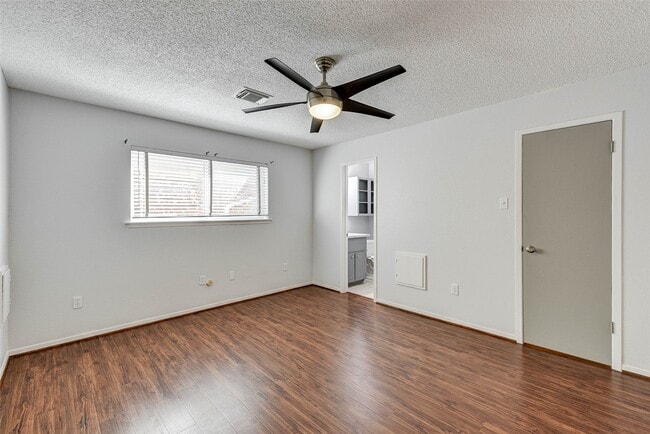 Building Photo - 5911 Chrystell Ln