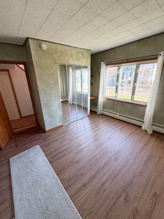 Building Photo - Available Now 3 Bedroom 1 Bath Home on Park Point