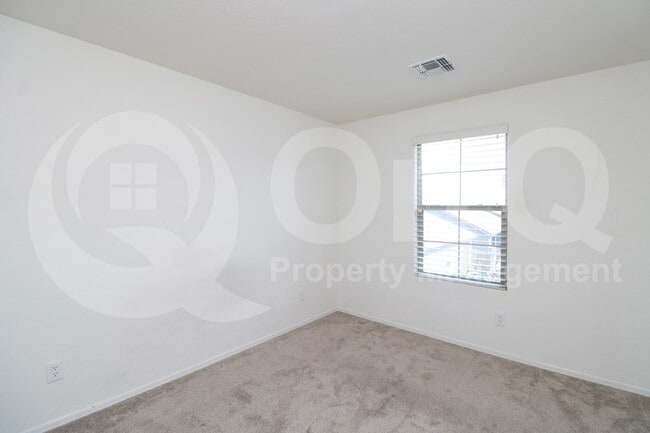 Building Photo - 222 N 56th Pl