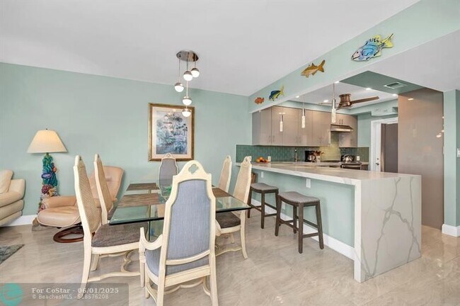 Building Photo - 2751 N Palm Aire Dr