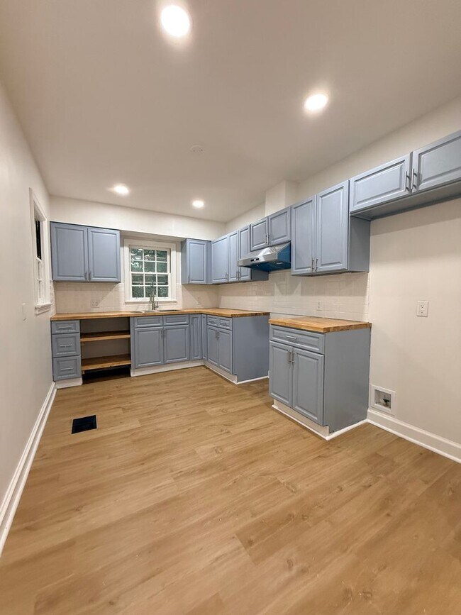 Building Photo - Completely renovated 5-bedroom, 3-bathroom home in the highly desirable Dalraida