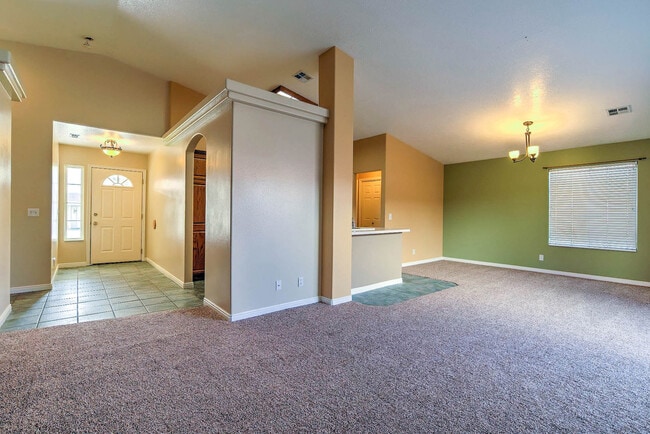 Building Photo - Beautiful Home in Green Valley