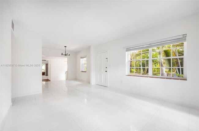 Building Photo - 5960 SW 46th Terrace