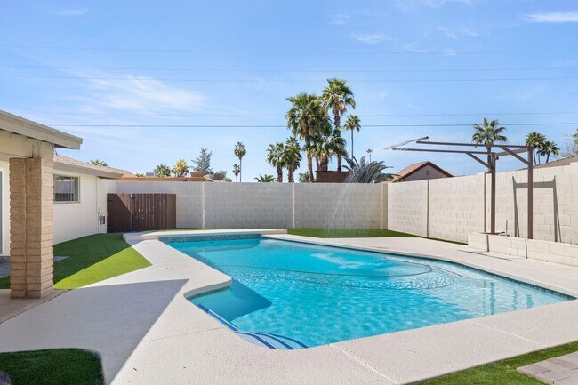 Building Photo - AMAZING ASU RENTAL CLOSE TO CAMPUS