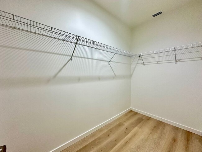 Building Photo - Gorgeous New Home! Close to Historic District and Beach