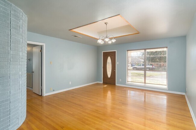 Building Photo - 1706 Colby Dr