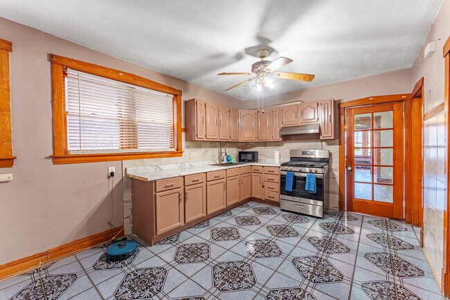 Building Photo - 1632 50th Ct