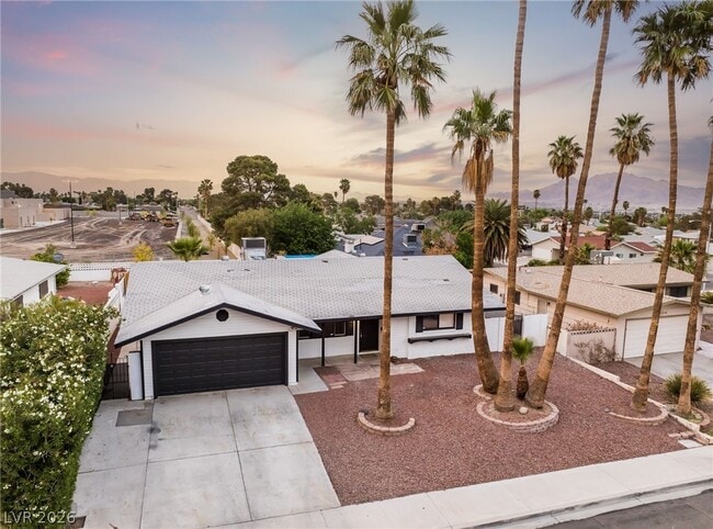 Building Photo - 3992 Chinchilla Ave