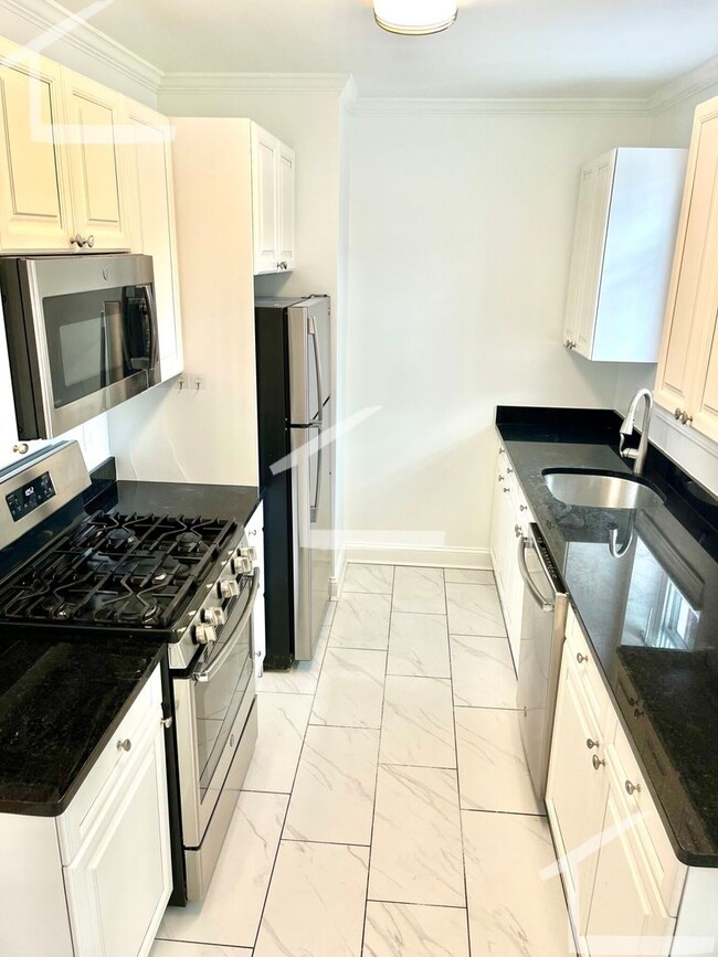 Building Photo - Beautiful 1 Bedroom Apt. one free month re...