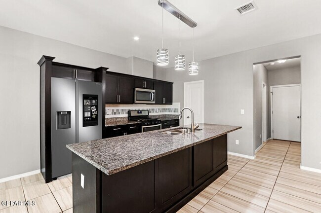 Building Photo - 297 Denim St