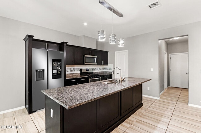 Building Photo - 497 Denim St