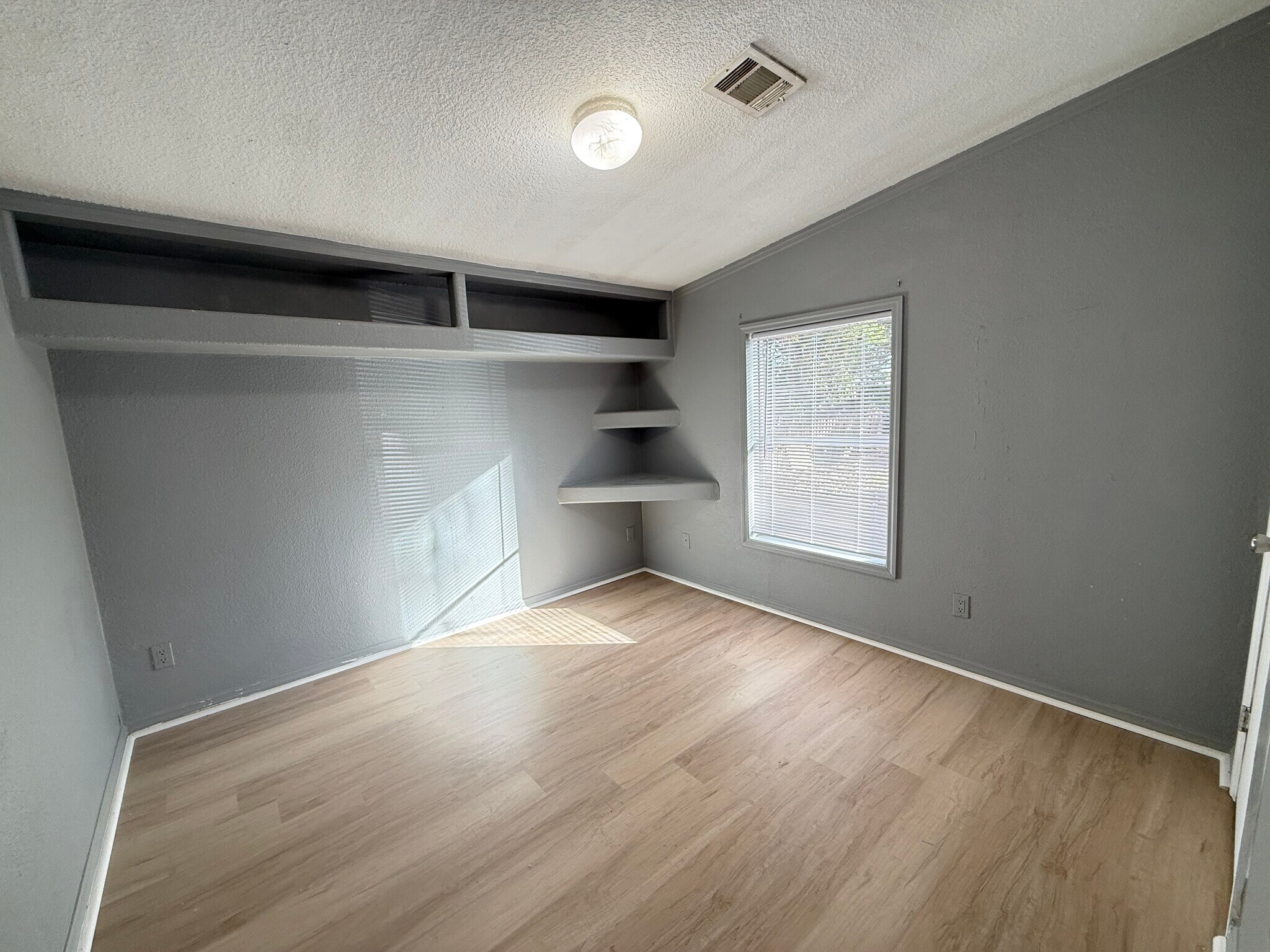 Bedroom 3 - 15527 Lake Little Rd