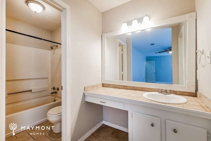 Building Photo - 525 Stonecreek Dr