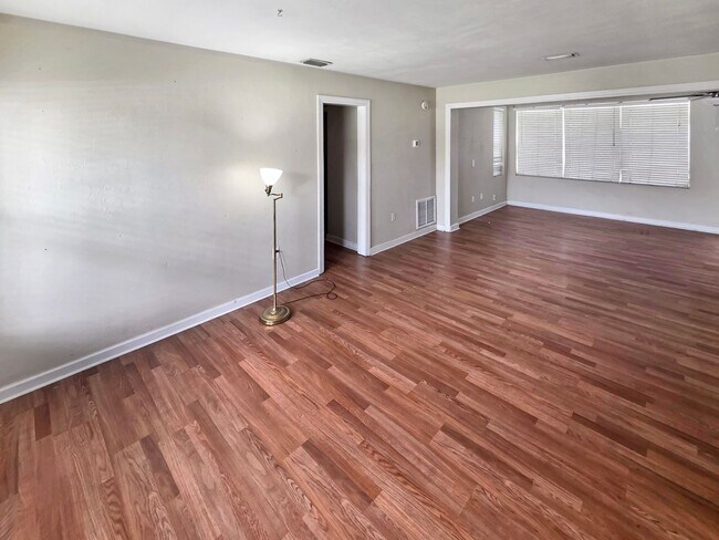 Building Photo - 5117 Lake Howell Rd
