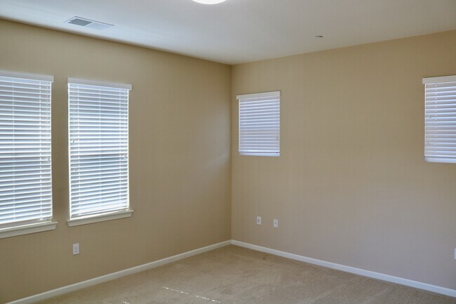 Building Photo - Beautiful home in Brentwood with SOLAR!