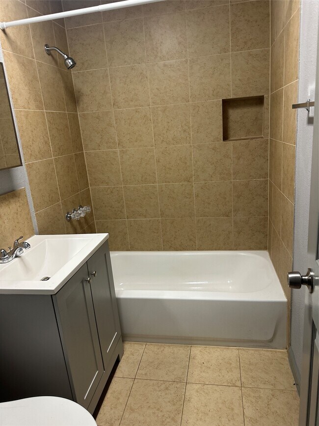 Building Photo - 2419 Pannell St