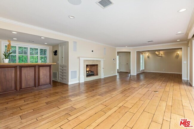 Building Photo - 4211 W Toluca Lake Ln