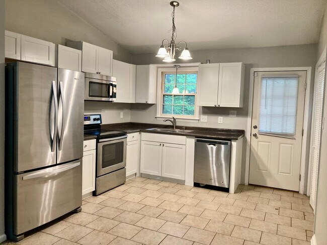 Building Photo - 2 Bed 2 Bath Duplex for Rent