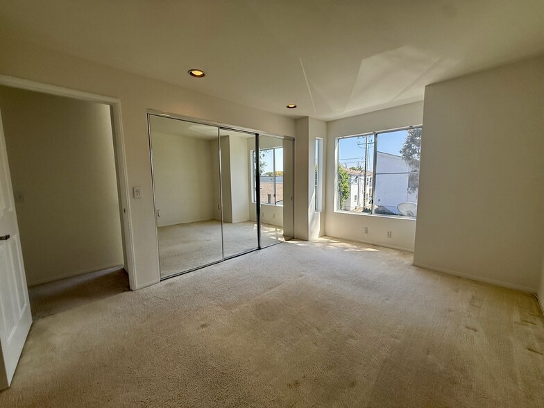 Building Photo - 1937 Euclid St