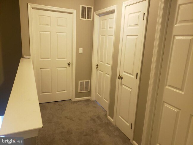 Building Photo - 5002 Essex Ln