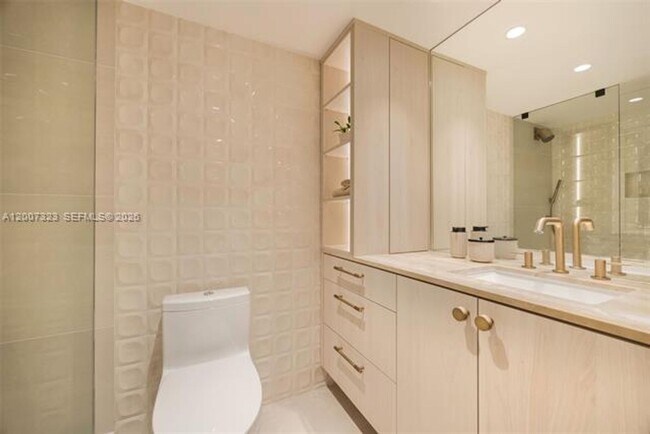 Building Photo - 2301 Collins Ave