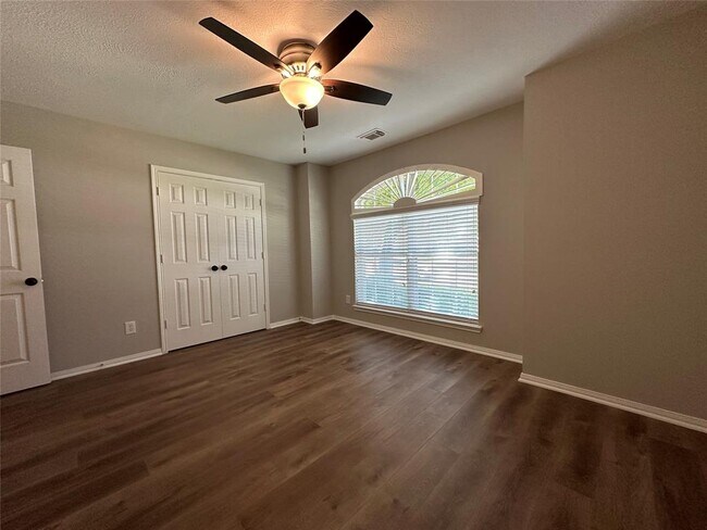 Building Photo - 3031 Valley Ct