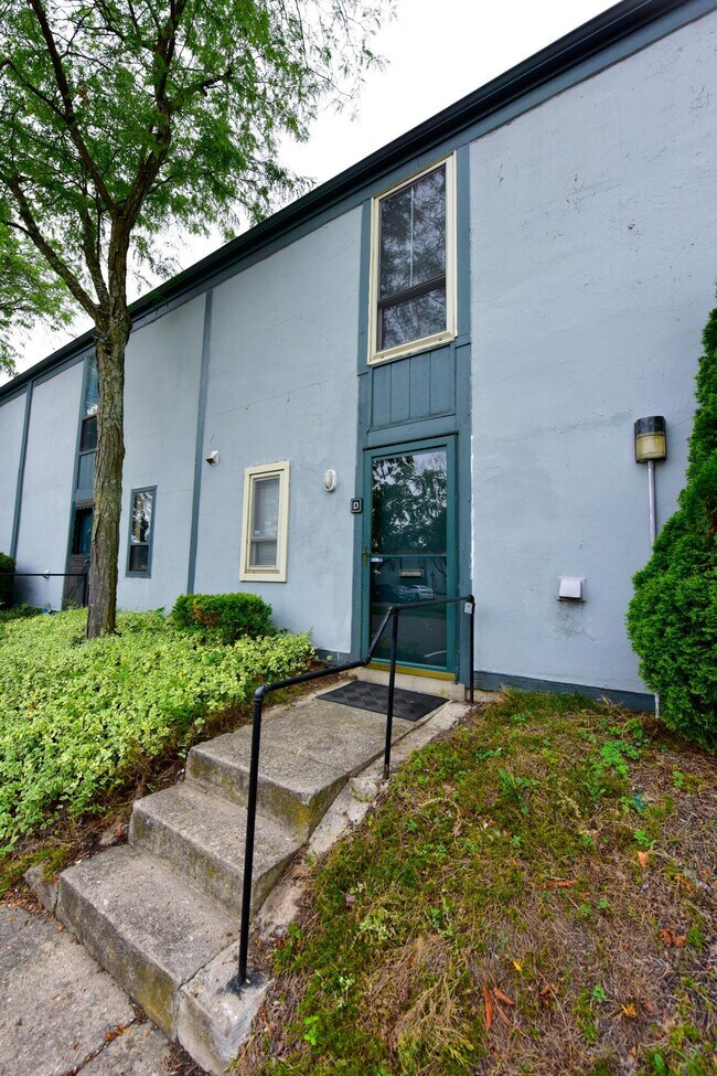 Primary Photo - 1030 Galliton Ct