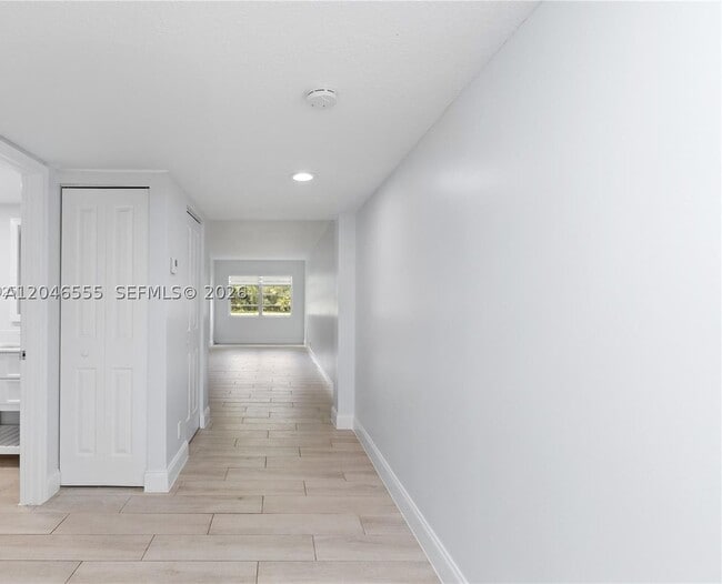 Building Photo - 1110 SW 125th Ave