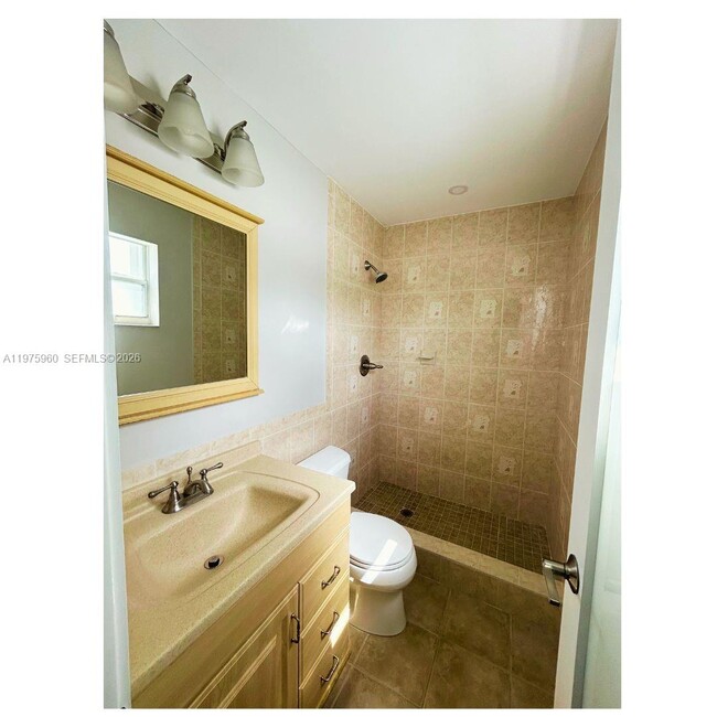 Building Photo - 5032 SW 94th Ave