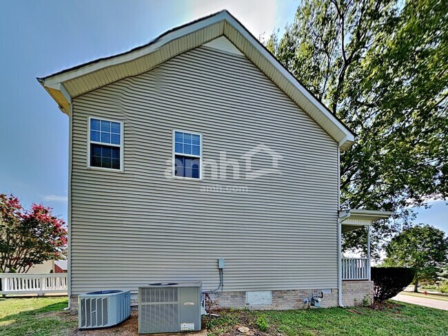 Building Photo - 2201 Ipswitch Dr