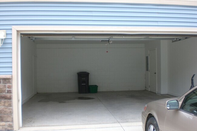 Building Photo - 936 McKinley Ave