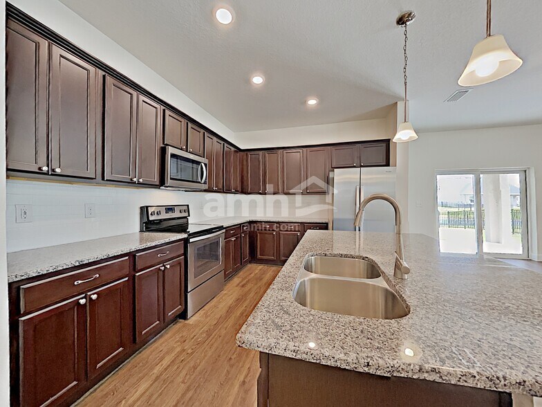 Building Photo - 322 Pine Terrace Dr