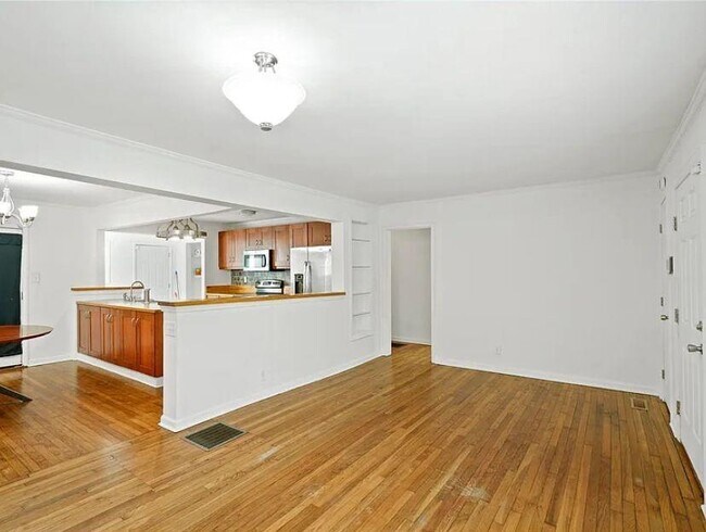 Building Photo - 2371 Ben Hill Rd
