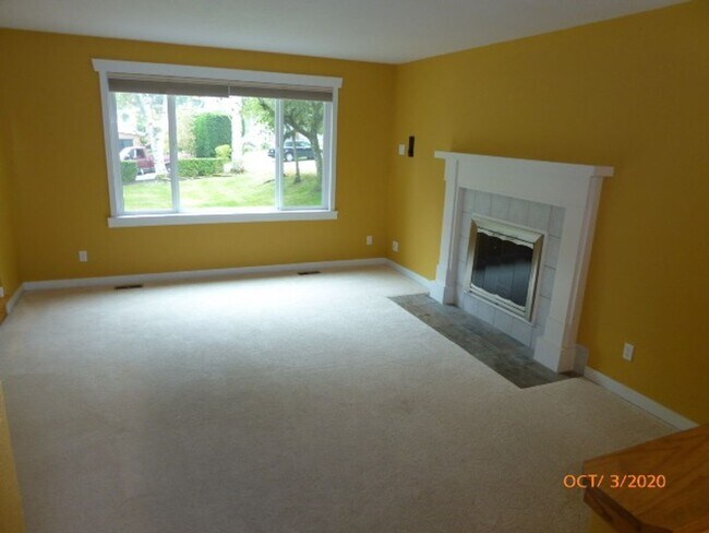 Building Photo - Beautiful 2 Story 3 Bed 2.5 Bath