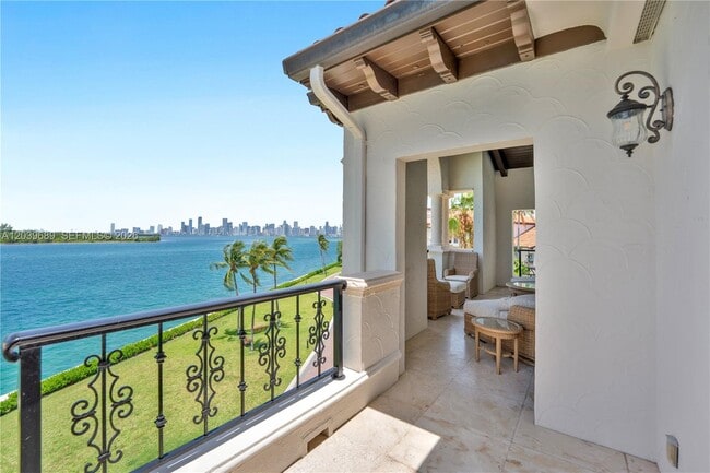 Building Photo - 2244 Fisher Island Dr
